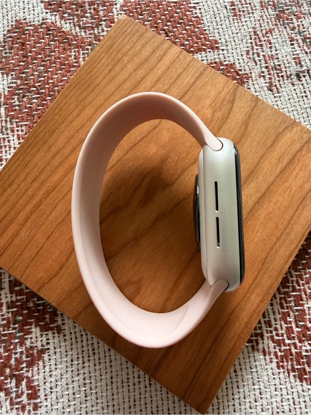 Apple Watch SE with Silicone Band - Sleek Wearable